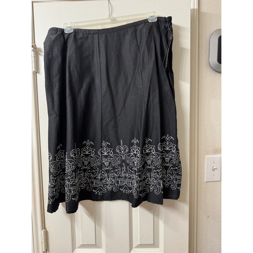 Women's plus size flare skirt, black &‎ white stitching side zipper size 1X NWT